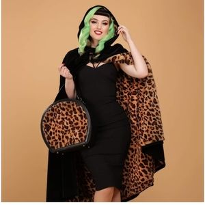 Collectif black cape perfect for Halloween!